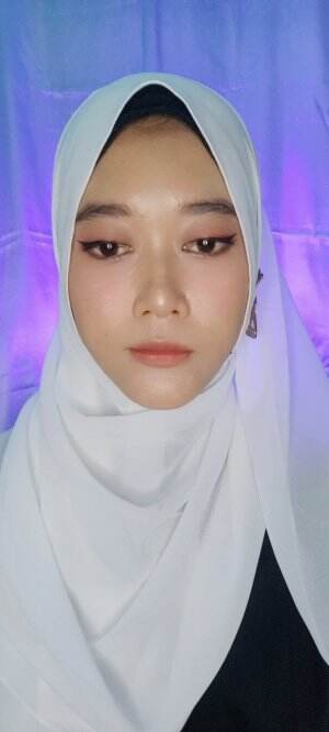 Siti Masitoh_25 tahun_Bekasi_Qomarun. Bismillahirrahmanirrahim saya ingin mensyiarkan Islam melalui syair-syair religi.