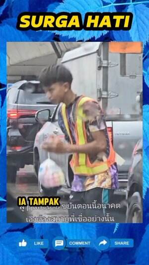 Adab sopan santun remaja ini, sebelum tawarkan jualannya kepada para pemilik mobil.
