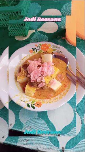 #test makan Lontong Sayur khas Riau