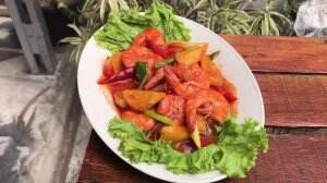 Jerry Andika(24Tahun) Padang, Penjual Seafood Jalanan. Menu kali ini adalah Udang Asam Manis,  Simple Food, Healthy, Beauty and Delicious.  