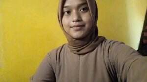Nama: FebriYanti, Umur: 17, Asal : Bandung.           Judul Lagu: Man Ana 