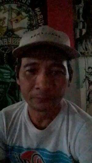 nama Moch nor saya pengamen jalanan 
cover lagu camelia