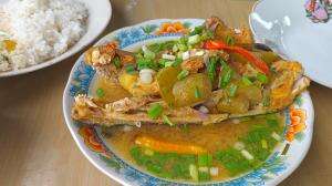 kelo kuning kepala ikan sembilang, salah satu makanan khas kota Gresik yg banyak terdapat di daerah utara kota terutama kecamatan manyar, bu
