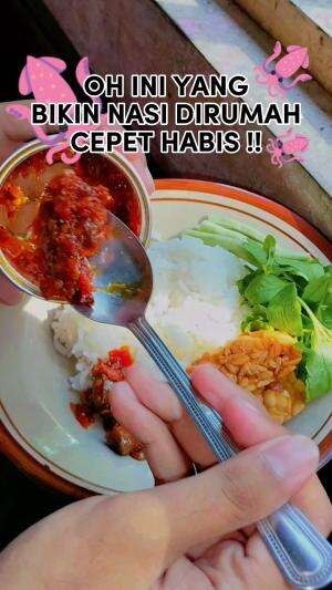 ini ngeditnya bikin laper lagi #lutfiafifi #sambelcumi #lalapan #makanpedas #lalapanmentah  