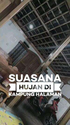 suasana dalam rumah saat hujan di kampung halaman jaw tengah