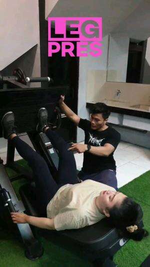 kecilin paha supaya ngak lembek
.
.
.
 #gym #gymmotivation #gymaddict #fitness #gymlife #fyp #fitnessmotivation #legday #latihankaki 