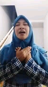 Yeni Arisanti_27 Tahun_Surabaya_Ketika Cinta Bertasbih & Allah Aghitsna Ya Rasulallah. Bismillah upload at last day & last minute