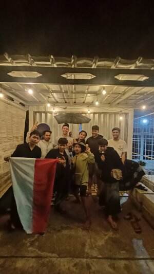 tengah malam bikin gempar tetangga🤣🤣🤣 Demi dukung INDONESIA DI AFF❣️