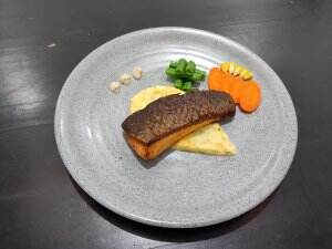 grilled salmon with mashed potato by tama, master chef indonesia season 10