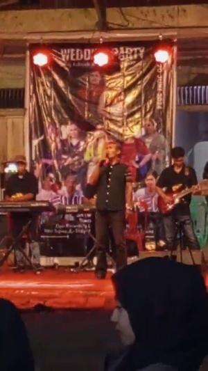 konser dangdutan resepsi anak pak kades desa alam Pakuan kec.sandai