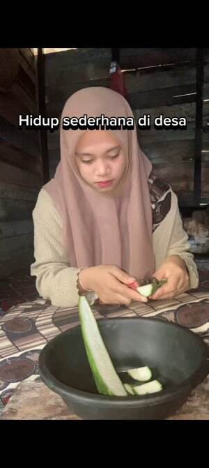 HIDUP SEDERHANA DIDESA
#gadisdesa#dikampung#meldaamell
