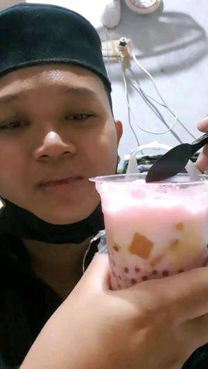 Panas Panas Es Doger Solusinya‼️Bener Gak.#RCTIPlus #shortplus  #esdoger #JajananKekinian 