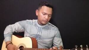 Assalamualaikum, Perkenalkan Nama Saya Nazaruddin_ Asal Dari Aceh_ Umur 26 tahun_  Judul Lagu (Padamu Kubersujud & Rabbi khalaq)