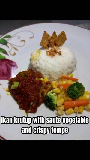 ikan krutup with saute vegetables and crispy tempe  #onlineauditionmci9 