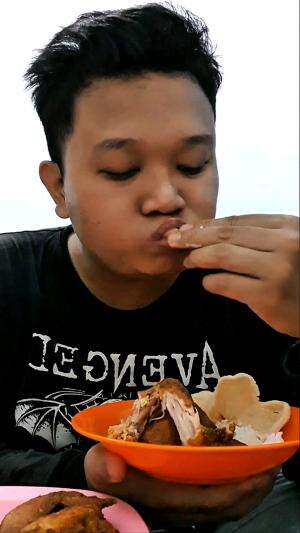 AKHIRNYA BISA MENIKMATI AYAM UPIN IPIN YANG VIRAL ITU🍗🤤PART TERAKHIR #RCTIPlus #HOTrctiplus  #shortplus #ayamgoreng #makan #mukbang #cooking