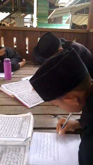 pengajian berlangsung dengan baik 