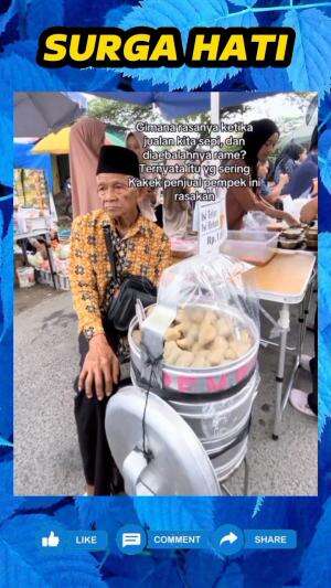 Kakek penjual pempek ini hanya bisa termenung, saat dagangannya sepi, namun penjual di sebelahnya ramai diserbu pembeli.. 