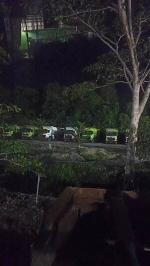 TAK ADA KEGIATAN LOADING MALAM INI
 #alatberatparkir
 #dumtruckparkirrapih
 #kerjamalam 
 #Parkir Anti Mainstream 