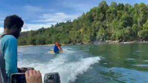 Wisata Banana Boat Di pantai Amai Jayapura