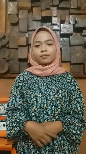 Nama: Citra Amelya Serliana, dari provinsi Jawa tengah, Rembang,14 tahun,membawakan lagu cincin kepalsuan