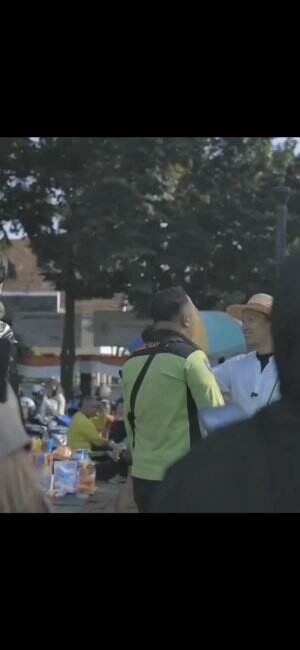 Aksi Ustaz Felix bawa bendera one piece.
Setelah 30 menit kemudian malah didatangi petugas.