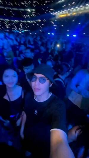 EL RUMI DI KONSER DEWA 19