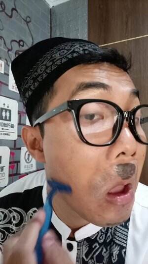Ampun dah ini mah Mas Aldebaran versi Pak RT  😜🤣🤣🤣