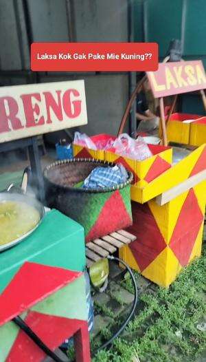 Enakan Laksa Pake Mie Kuning Apa Ngga sih?? 🤣 #laksa #kuliner #RCTIPlus #nyaidarugi_real 