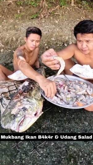 Mukbang Ikan B4k4r & Udang Salad #Mukbang  #ikanbakar  #lontongkariudang  #SaladandPanSauce 