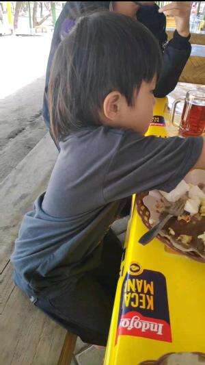 Pedes sekali, minum teh dulu ahh.