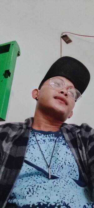 Rikhi Rikardi,23th, Lubuklinggau Sumatera Selatan, song Air bunga ,cip.rita Sugiarto 