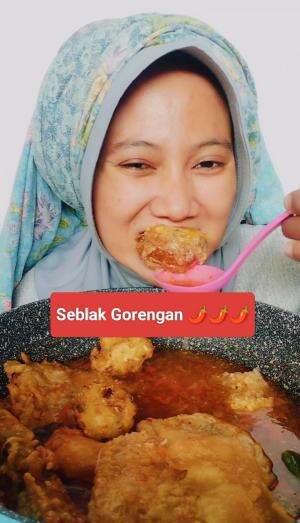 Gorengan Kuah Seblak 🌶️ Kuahnya bikin sendiri, gorengannya beli di abang2 🤭#seblakkuahpedas #seblakgorengan #masaksimpel #nyaidarugi_real 