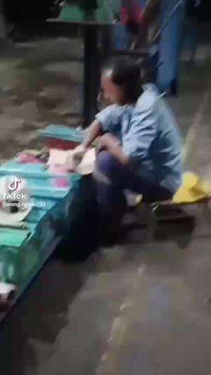 MAKAN BARENG DI LOKASI