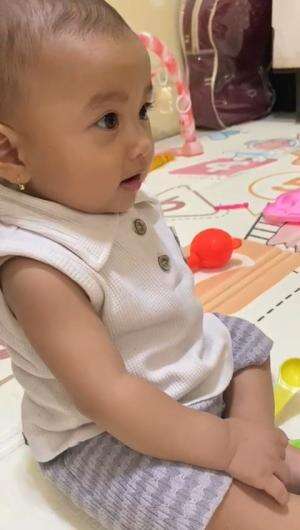 Hayooo kirakira lagunya bener nggak yaaa? #NooraKhadijahAlKhered  #masyaallahtabarakkallah  #ulangtahun  #Birosulillaah  #HappyAja 