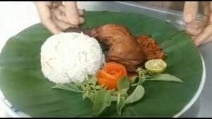 Ayam Asap dengan Nasi Daun Jeruk dan Sambal Terasi