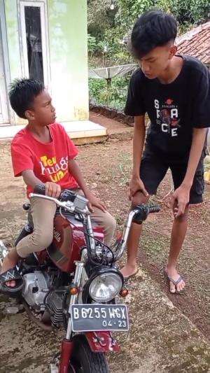 si burik hayang motor


 #barudakwell  #komedisunda  #RCTIHOT  #RCTIPlus  #HOTrctiplus 