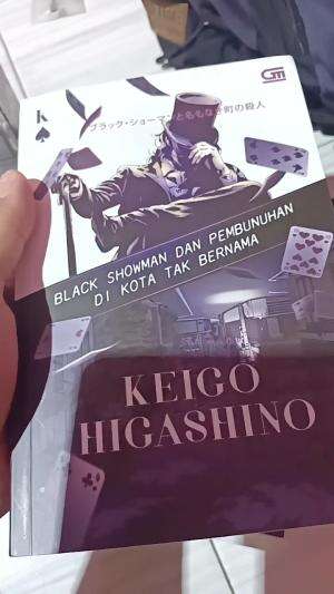 Black showman dan pembunuhan di kota tak bernama
Keigo Higashino