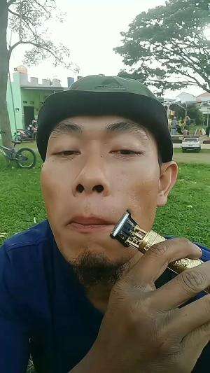 Jangan sampai brewok #MyFirstVideoOnHot+ 