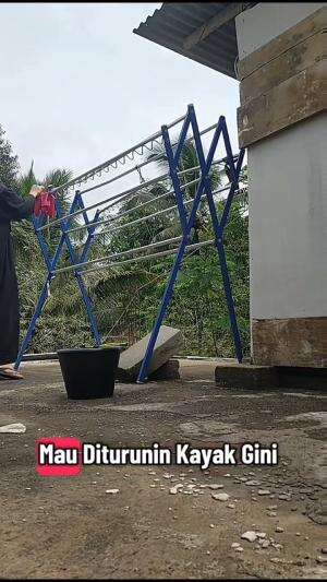 mau jemur baju aja di intilin bocil