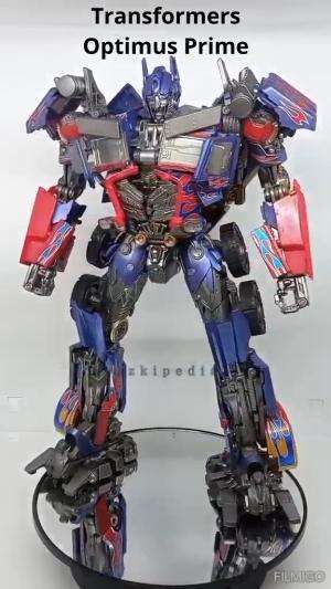 Ini dia mainan Transformers paling keren yang bisa berubah menjadi truck seperti di filmnya. 
 #transformers
#videolucu
#Viral 