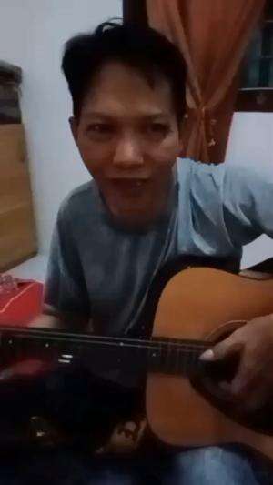 Nakal dikit😁🙏, reel singkat cover - Telat 3 bulan (Jamrud) 🙏
#akustikgitar #musik #cover #acousticguitar #music #fbpro #vod #jangkauan #soro