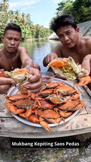 Mukbang Mukbang Kepiting🦀 Saos Pedas🔥 #Mukbang #kepiting #specialmemasakkepitingalacheffarida #SambalandShrimpCrackers #seafood #kuliner #RC