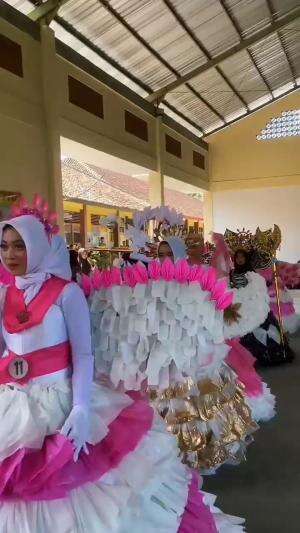 FASHION SHOW- GAUN PELASTIK- #talentshow  #HomeOfTalentRCTIPlus  #rctipluschallenge  #RCTIoke 