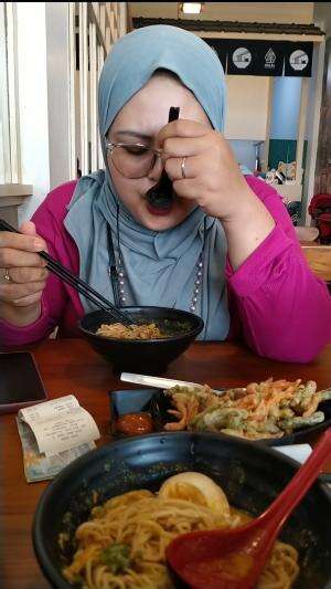 Menemani ibu negara makan ramen
 #ramen
#kyubiramen
#sungaipinyuh
#bangajir
#videofyp 