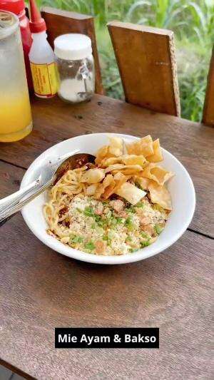 Hiddengems Mie Ayam & Bakso #hiddengems #MIEAYAMGEROBAKBYISA #Makan Bakso Dengan Cara Berbeda #kuliner #wisatakuliner 