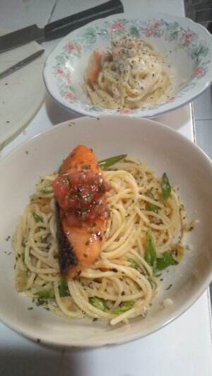 Aglio olio salmon with tomato thyme salsa