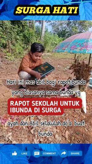 Momen haru bocah ini saat kunjungi makam ibunya, setelah ambil rapot di sekolah bersama sang ayah.