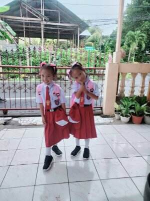 antar anak pertama kali masuk sekolah dasar 