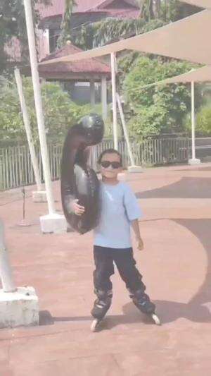 Semoga panjang umur dalam sehat tho'at dan manfaat dimudahkan segala urusannya disampaikan semua cita-citanya dan terkabulkan semua do'anya.