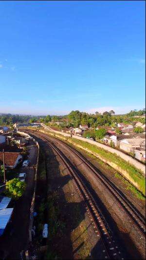 Mana yang akan menang? Adu kuat Kereta Api vs benda ajaib melayang. #fyp #drone  #DroneFPV #DroneMaru #HOTPlus #HOTRCTI #HOTRCTIPLUS #RCTIOk